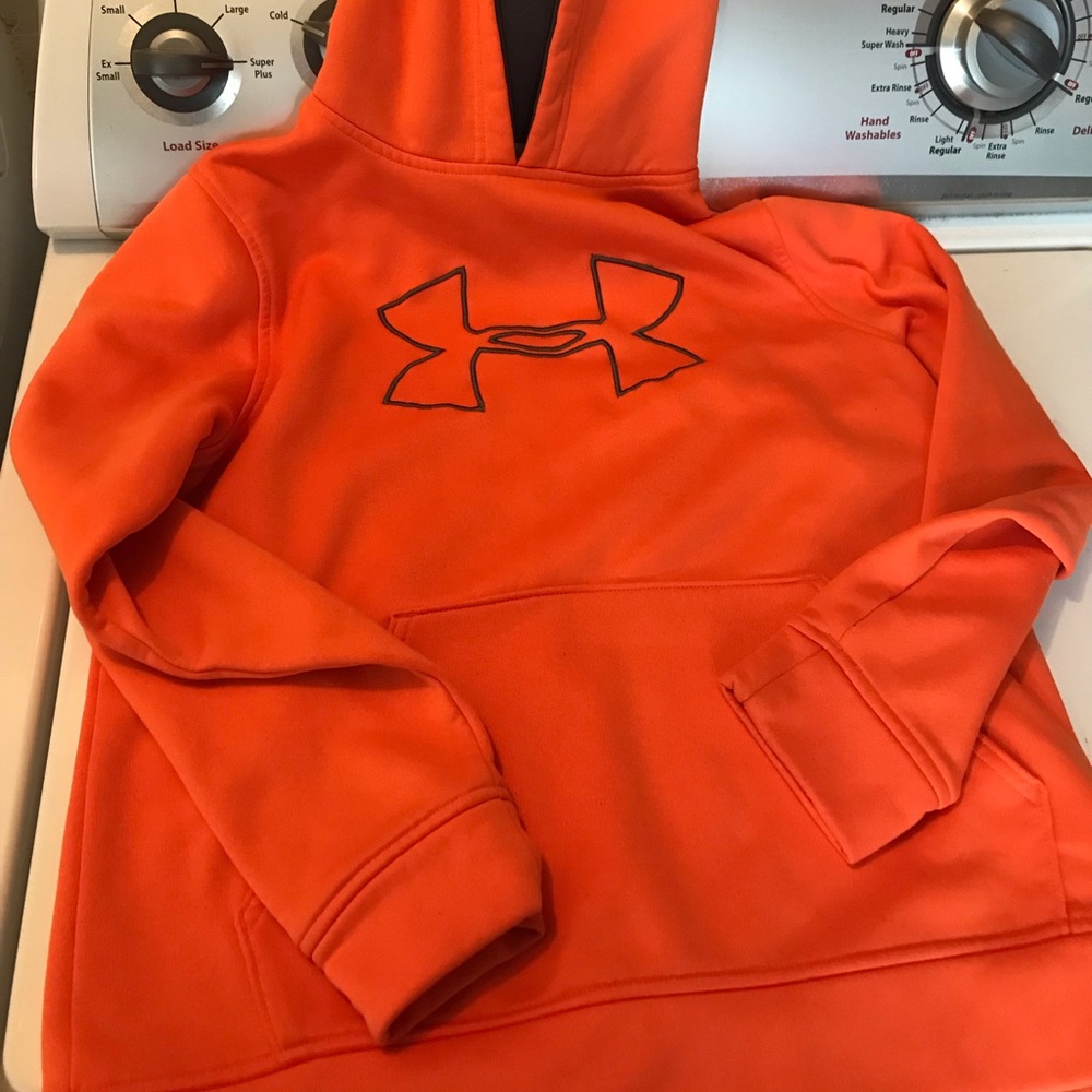 Boys M Under Armour Hoodie